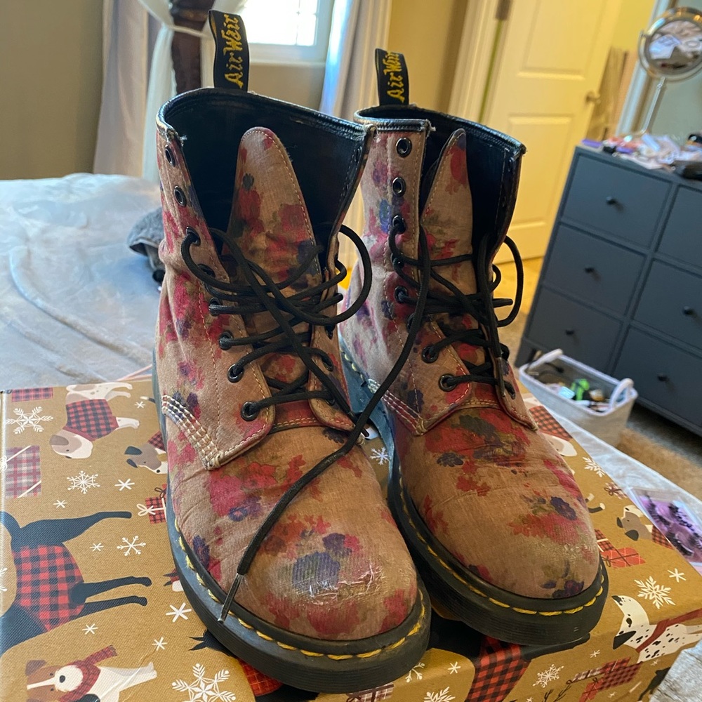 BROWN FLORAL DR. MARTENS